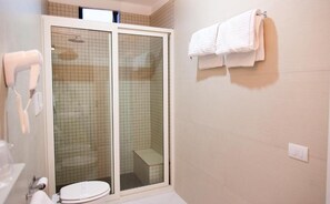 ฝักบัว, เรนชาวเวอร์, ของใช้ในห้องน้ำฟรี, ไดร์เป่าผม