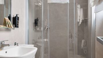 Habitación Confort | Baño | Tina y regadera independientes y tina de hidromasaje