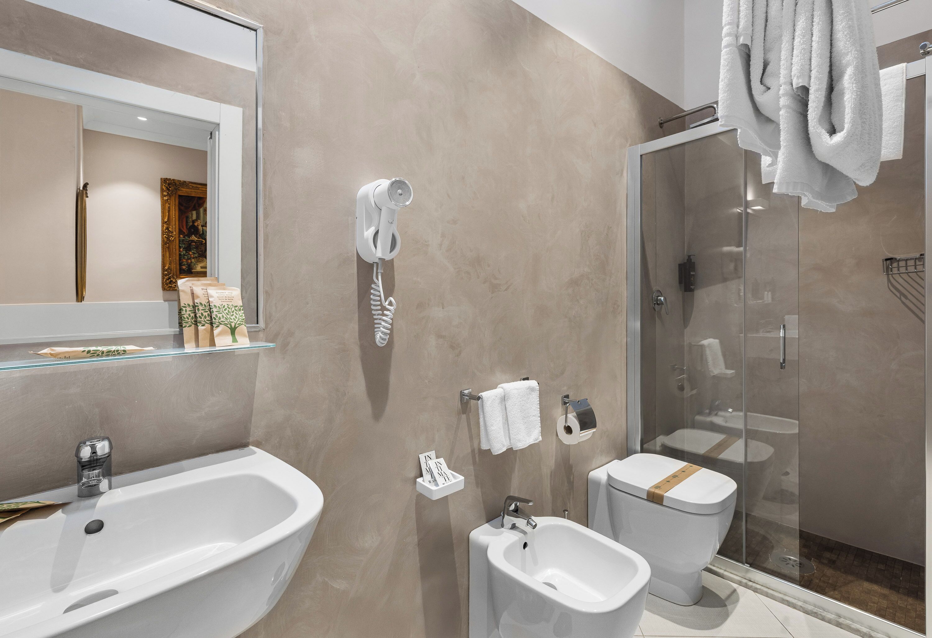 Family Room | Bathroom | Separate tub and shower, jetted tub, rainfall showerhead