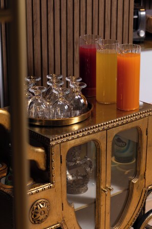 Free daily buffet breakfast  - Hotel Regina  (Casagiove)