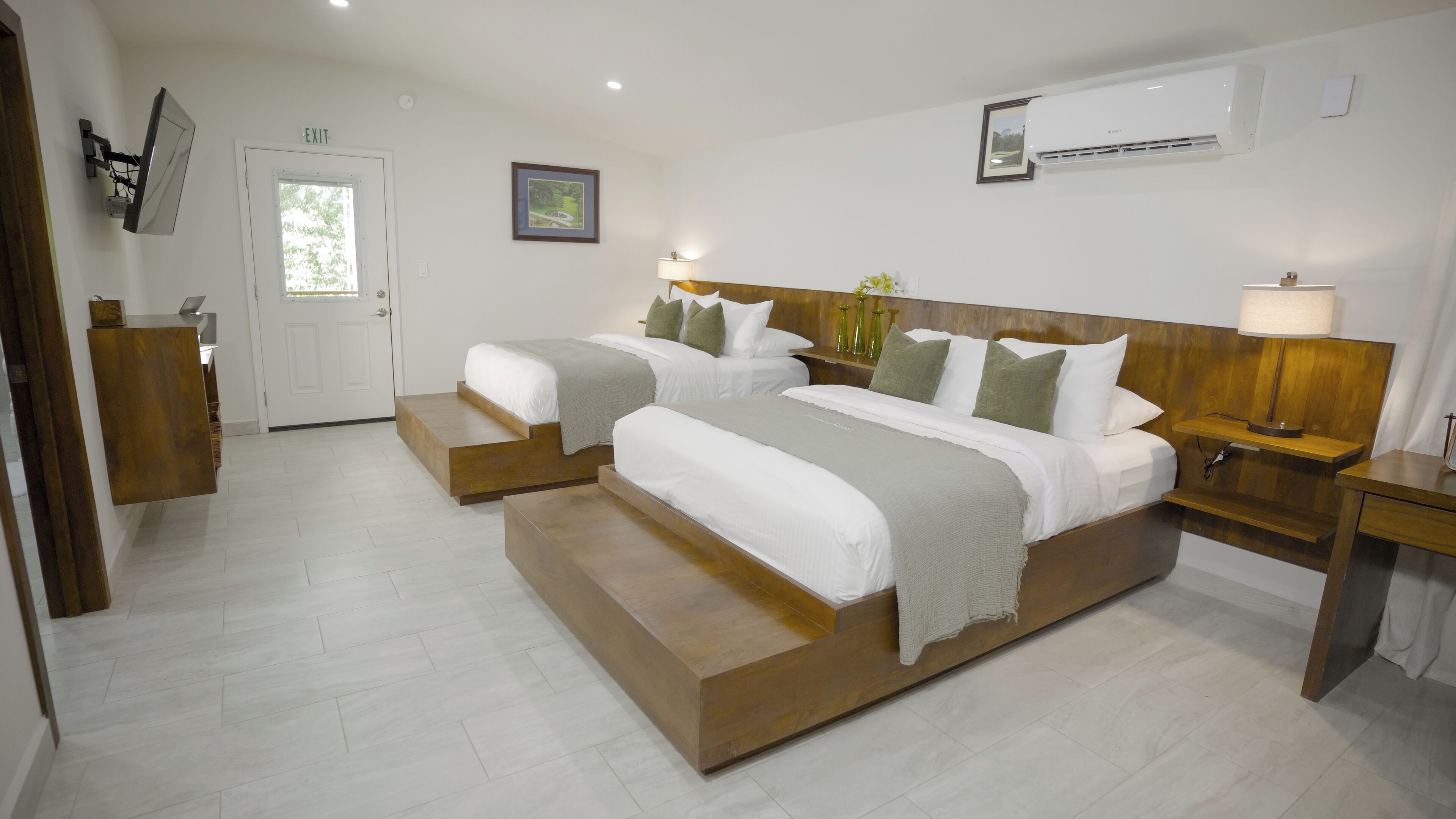 Literie de qualité supérieure, matelas Tempur-Pedic, minibar