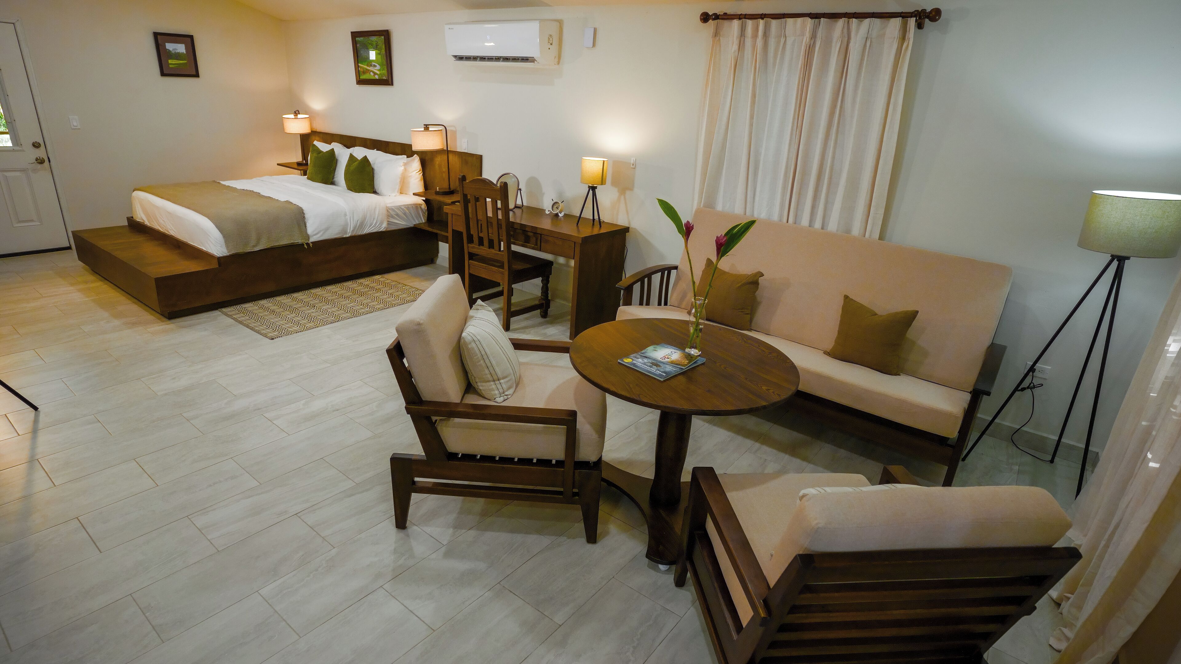 Literie de qualité supérieure, matelas Tempur-Pedic, minibar