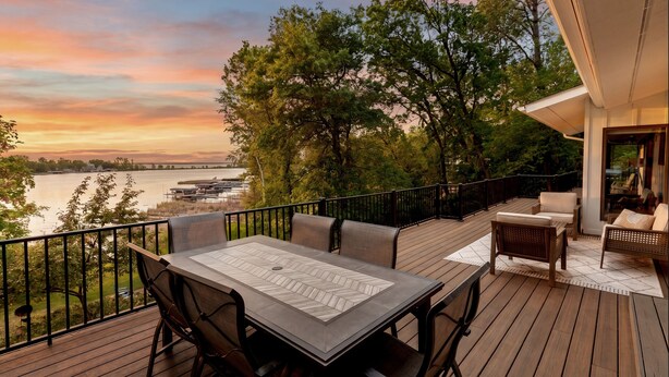 A deck with a table and chairs, overlooking a body of water and trees. - Gorgeous Waterfront Retreat (Pequot Lakes)