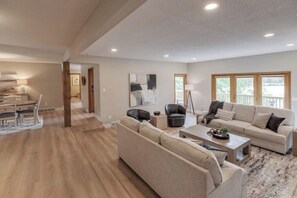 Smart TV, table tennis