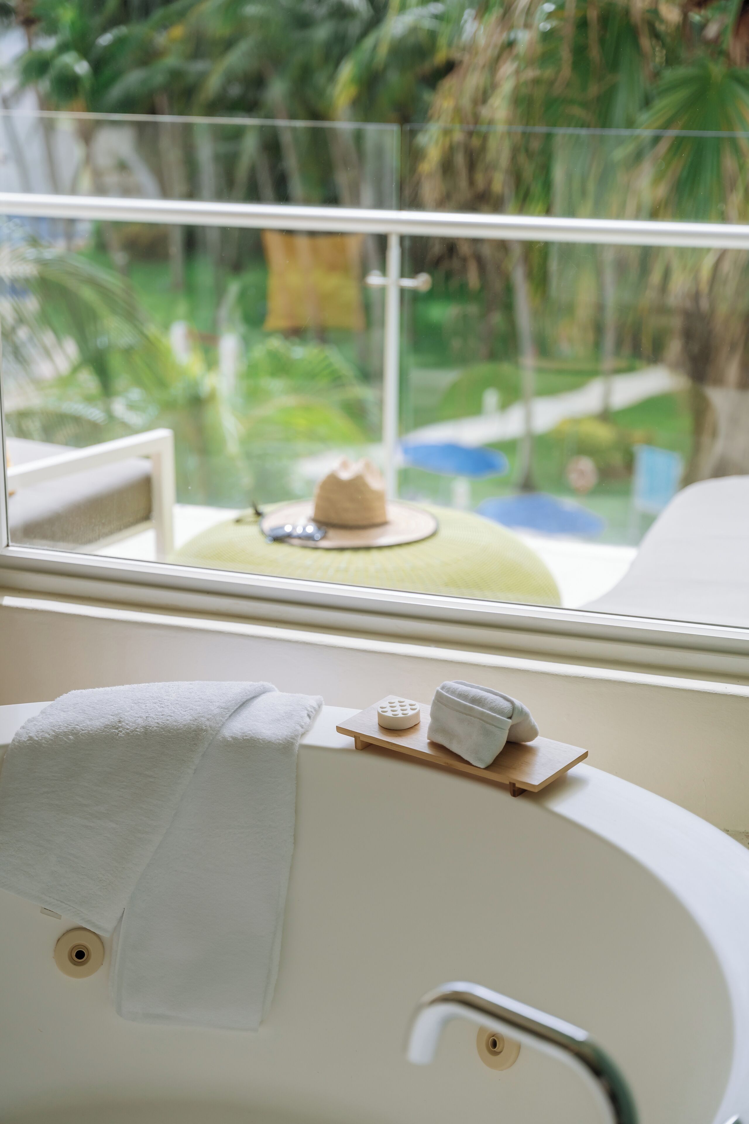 Prémium ágynemű, pehelypaplan és minibár ingyenes italokkal