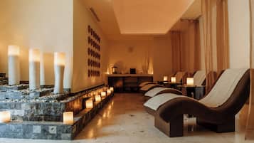 Couples treatment room(s), sauna, hot tub, steam room