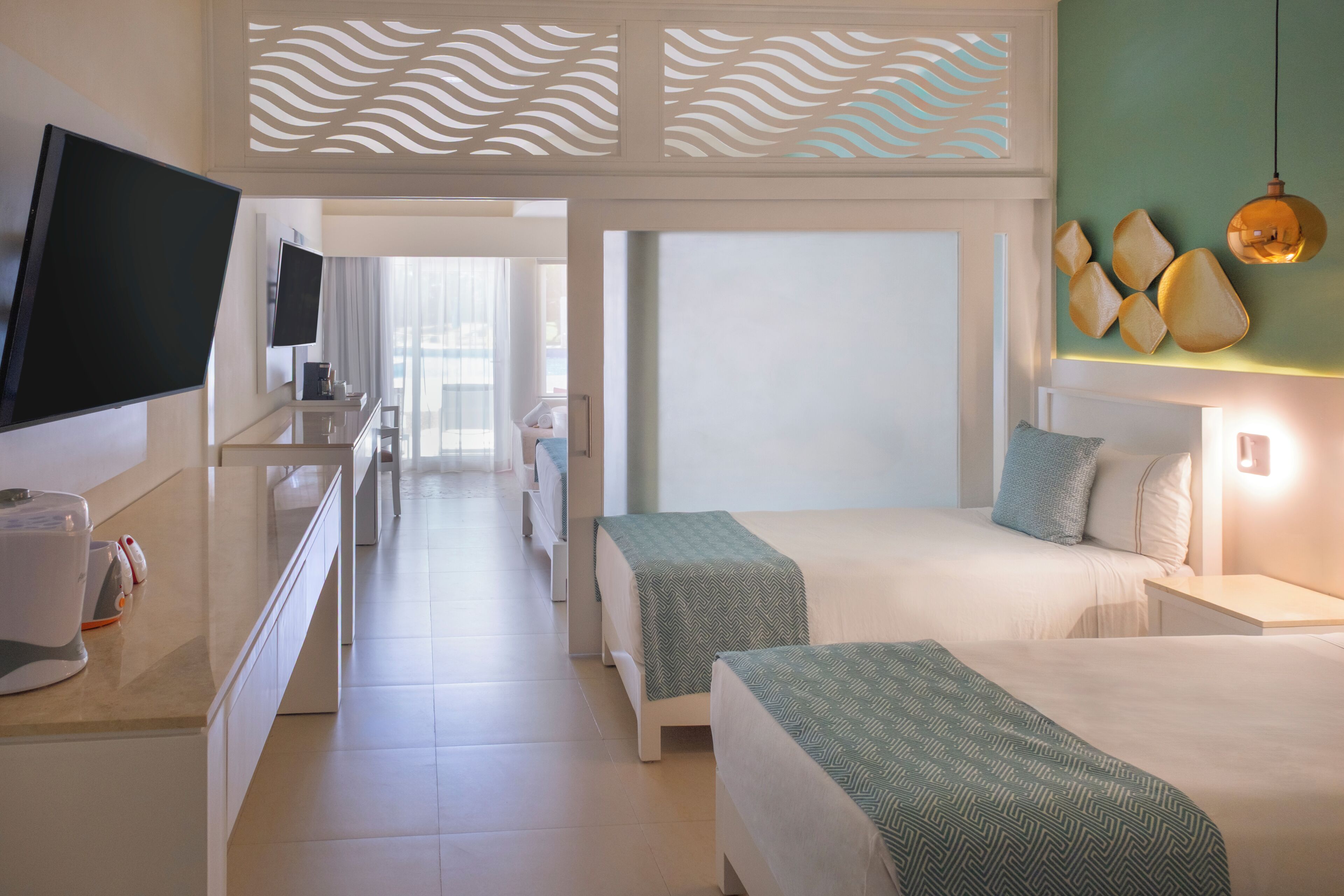 Premium bedding, down duvets, free minibar, in-room safe
