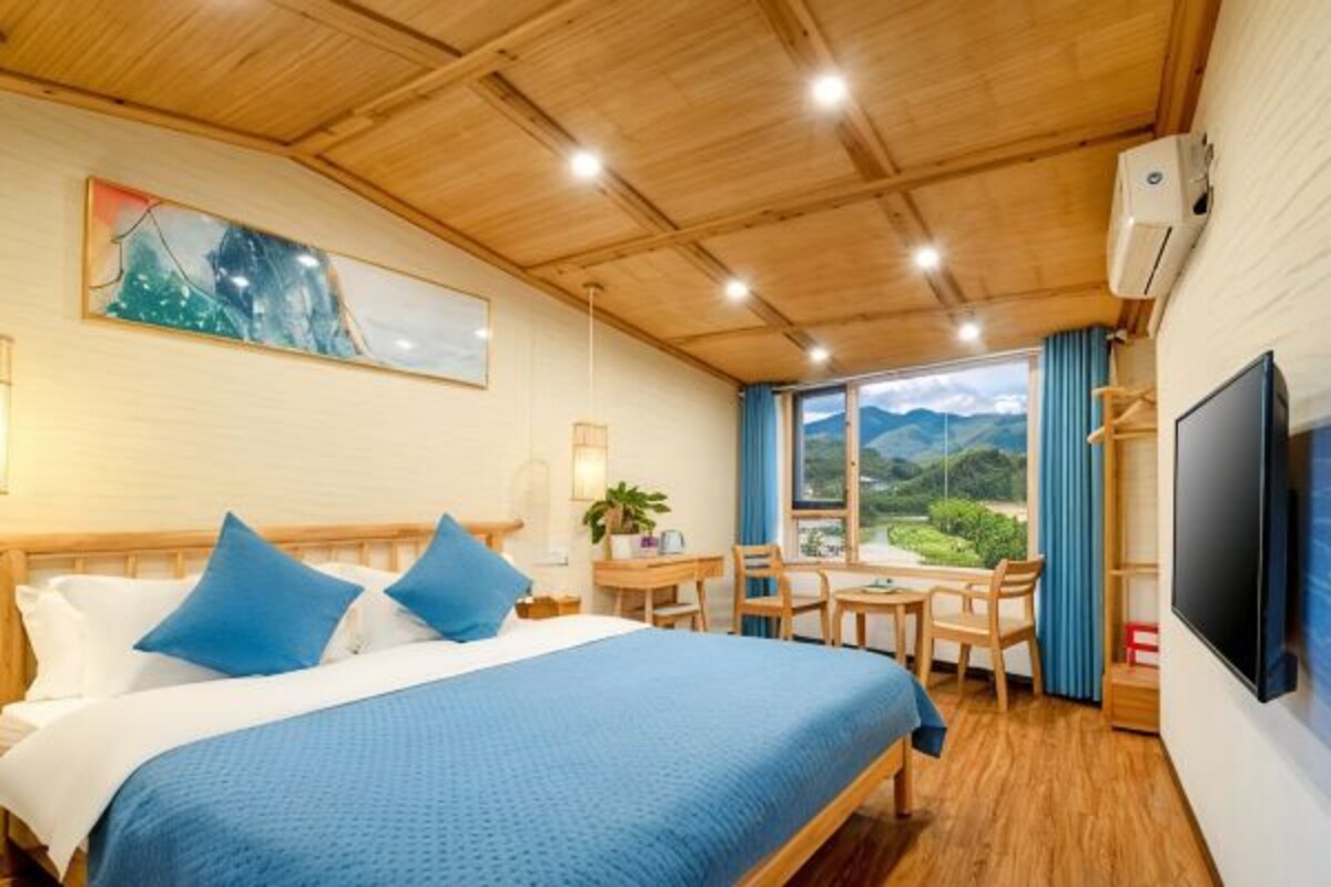 Waiting For You Light Luxury Scenic View Double Bed Room