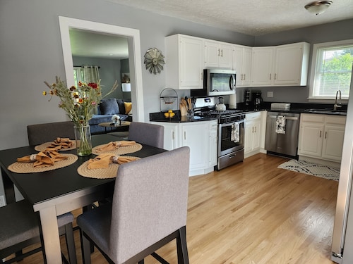 Btown Countryside Guest Home; Near IU; Family-Friendly