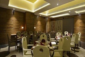Restaurant - Sun-n-Sand Mumbai Juhu Beach (Mumbai)