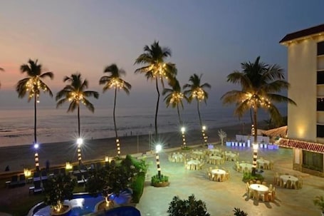 Restaurante al aire libre. Sun-n-Sand Mumbai Juhu Beach