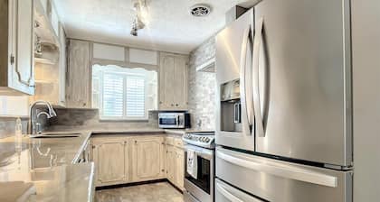 Beachfront Property, Near Flagler Ave, Early Check in - Late Check Out