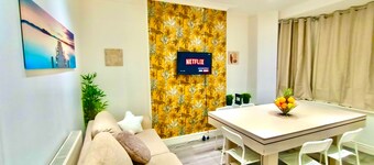 4 Bedroom House in Anfield, Pool Table, Sleeps 18