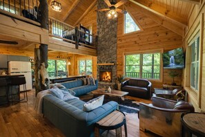 Smart-TV, Kamin, Musikbibliothek, Stereoanlage