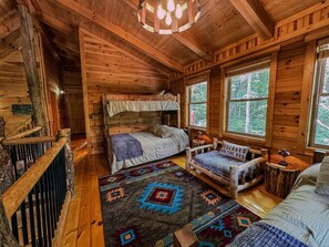 5 bedrooms, iron/ironing board, travel crib, free WiFi - Lux Dog-Friendly Cabin~Hot Tub~Game Room~Huge Deck (Logan)