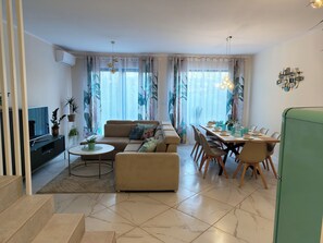 Smart TV, videojuegos, reproductor de DVD y libros 