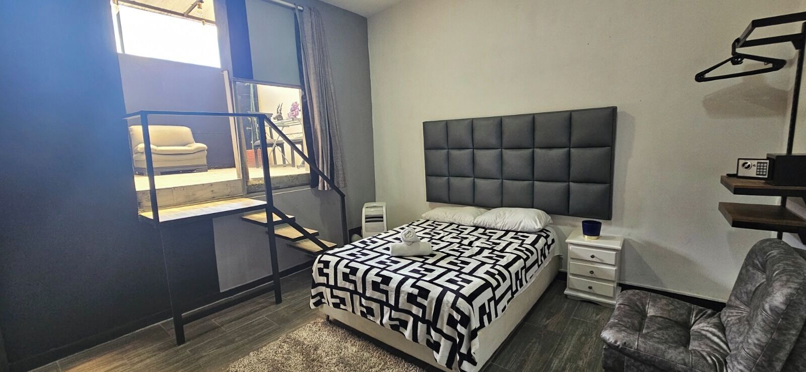 Luxury-Doppel- oder -Zweibettzimmer, Balkon | Wohnbereich