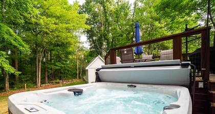 Akron retreat with hot tub & game room - sleeps 10