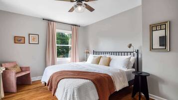 4 Schlafzimmer, BĂŒgeleisen/BĂŒgelbrett, kostenloses WLAN, BettwĂ€sche