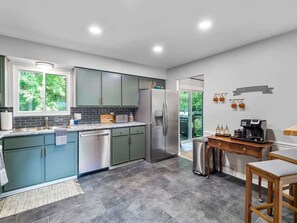 Fridge, microwave, oven, stovetop - Akron retreat with hot tub & game room - sleeps 10 (Akron)