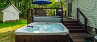 Hot Tub|Games|Office Space|Sleeps 10