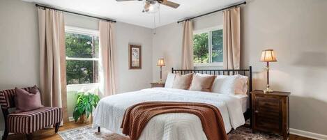 4 bedrooms, iron/ironing board, free WiFi, bed sheets