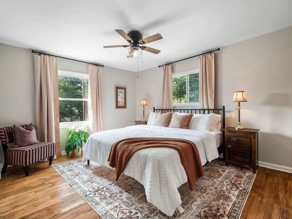 4 chambres, fer et planche à repasser, accès au Wi-Fi (inclus)