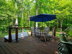 Outdoor dining - Akron retreat with hot tub & game room - sleeps 10 (Akron)