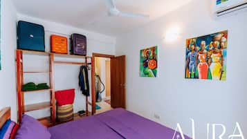 1 habitación, escritorio, tabla de planchar con plancha y wifi