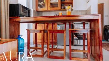Frigorifero, microonde, forno, piano cottura
