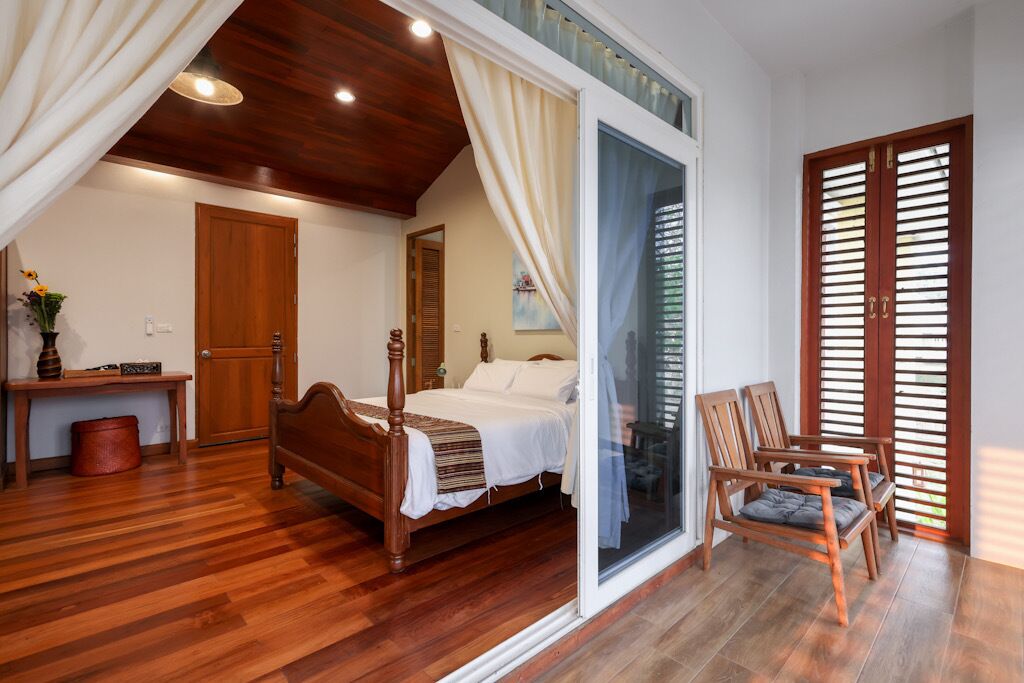 5 bedrooms, iron/ironing board, WiFi, bed sheets