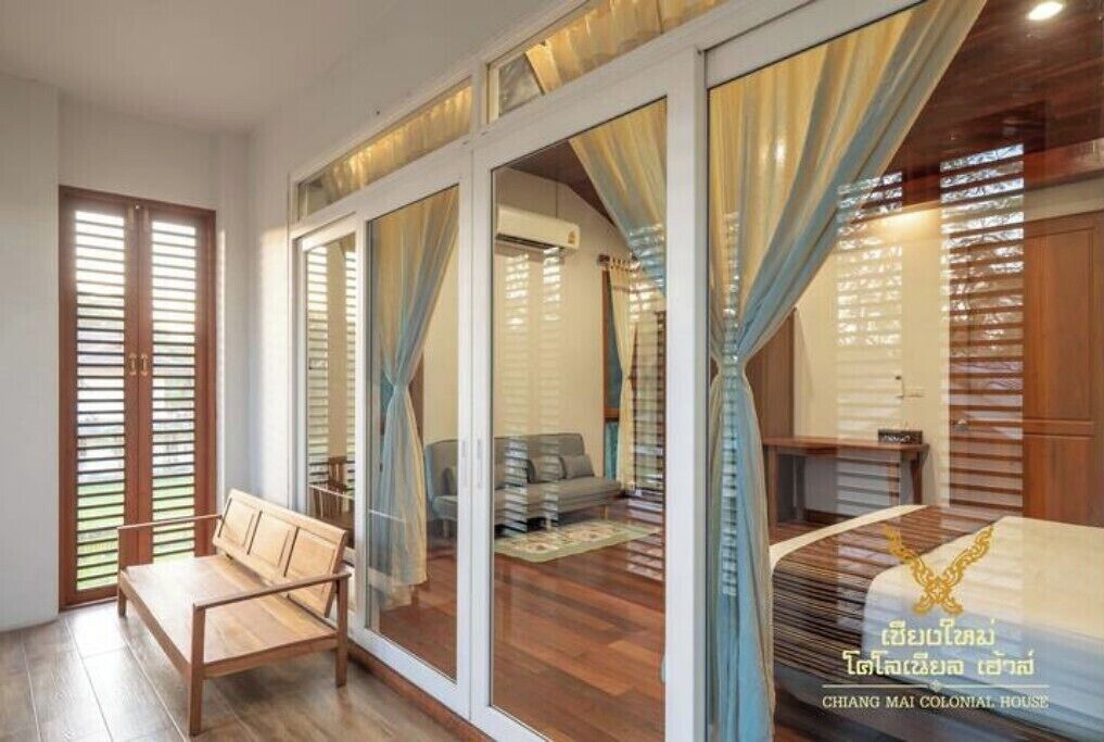 5 habitaciones, tabla de planchar con plancha, wifi y ropa de cama 