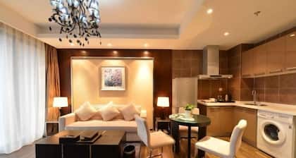 Carnival CEO Hotel (Chengdu Tianfu 3rd Street Funian Square)