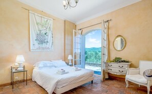 4 bedrooms, iron/ironing board, travel cot, WiFi
