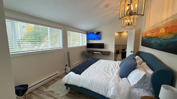 2 bedrooms, desk, travel crib, free WiFi