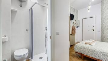 Shower, hair dryer, towels, shampoo