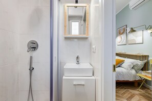 Bruser, hårtørrer, håndklæder