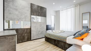 1 Schlafzimmer, Schreibtisch, Bügeleisen/Bügelbrett, Reisekinderbett