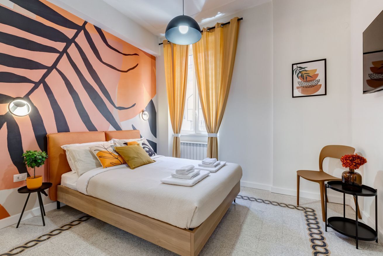 3 chambres, bureau, fer et planche à repasser, lit de bébé portatif