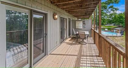 Hilltop WALK-IN Condo with Massage Chair Close to SDC