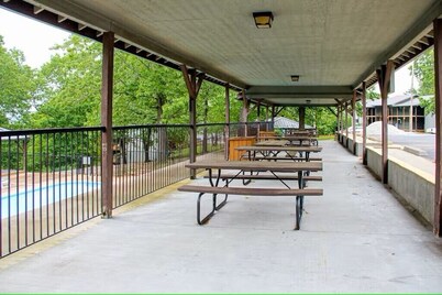 Hilltop WALK-IN Condo with Massage Chair Close to SDC