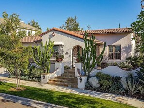 Exterior - Charming 4-bedroom house with WiFi, AC in pleasant Carlsbad (Carlsbad)