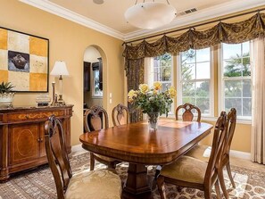 Dining - Charming 4-bedroom house with WiFi, AC in pleasant Carlsbad (Carlsbad)