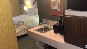 1 bedroom, iron/ironing board, free WiFi, bed sheets