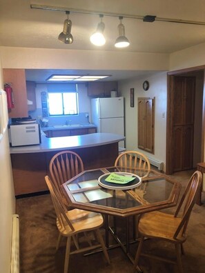 Dining - Ski in/out condo for 4 at Powder Mountain (Eden)