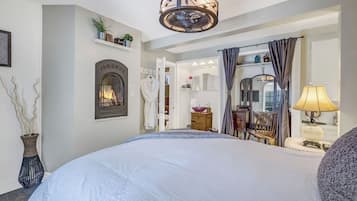 1 bedroom, desk, iron/ironing board, WiFi