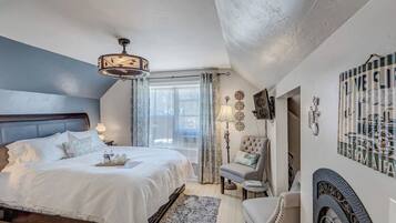 1 bedroom, desk, iron/ironing board, WiFi