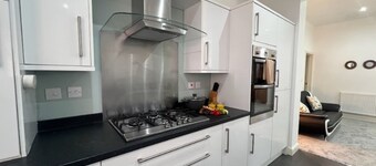 GLENCOTTAGE BUNGALOW, COMFORTABLE LEICESTER STAY• FREE PARKING • LE3