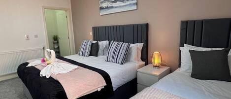 3 habitaciones, tabla de planchar con plancha y wifi gratis