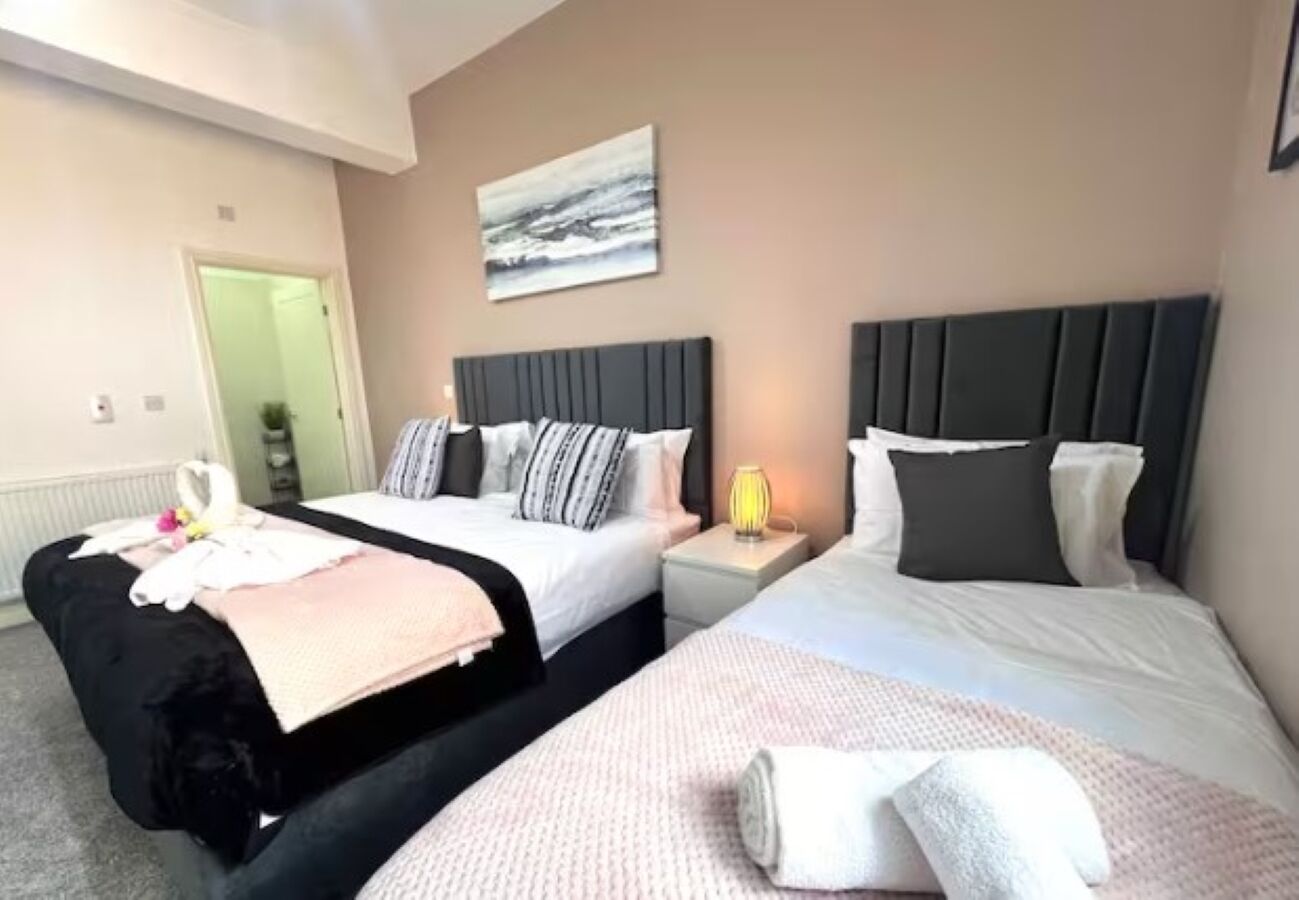 3 bedrooms, iron/ironing board, free WiFi, bed sheets